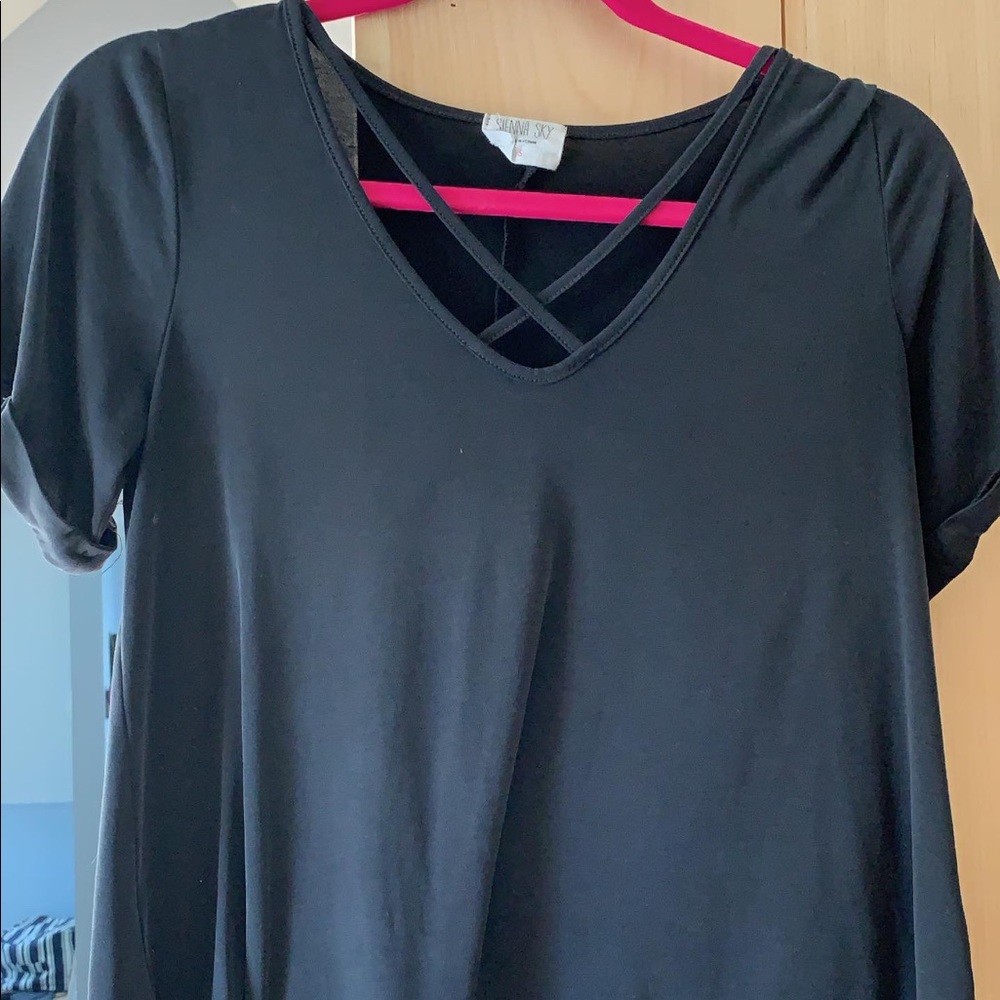 Simply black top
